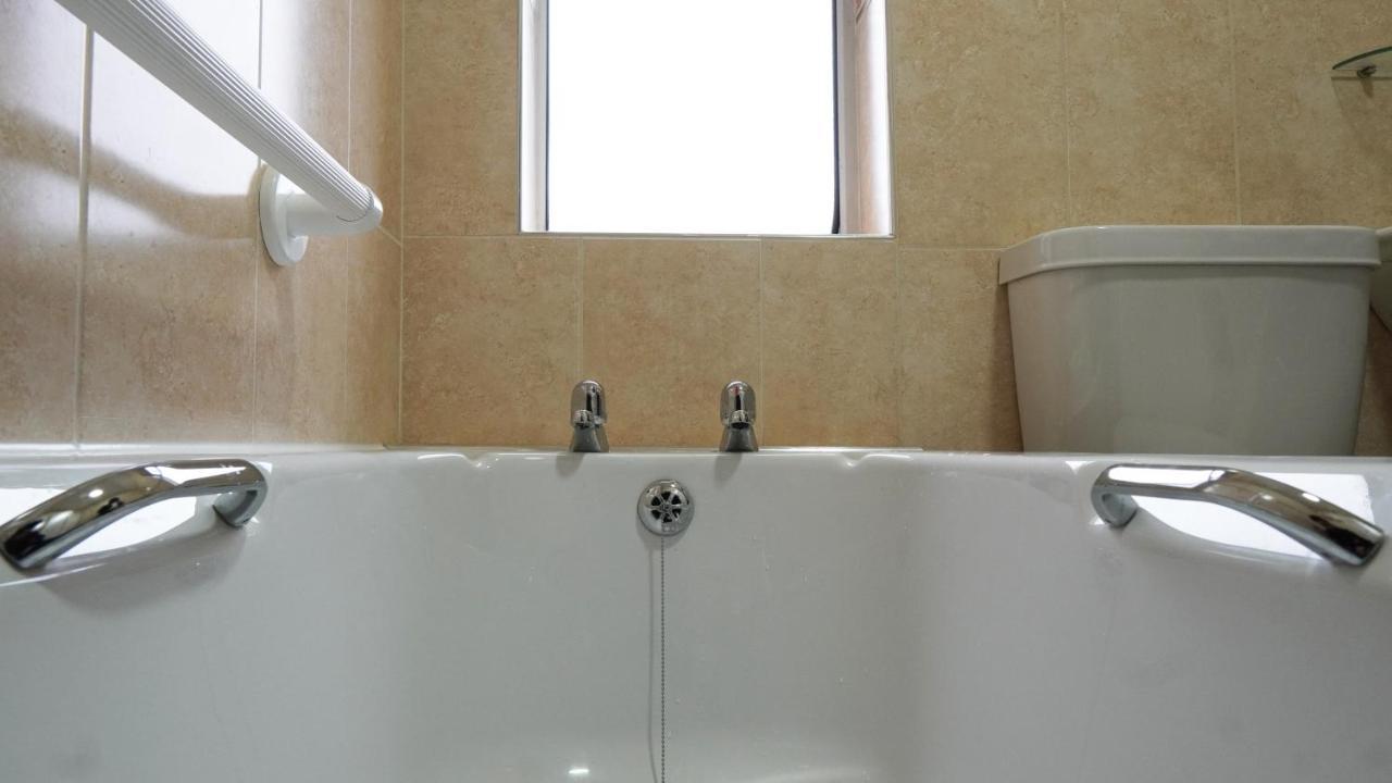 Portobello House - Four Bedroom House Perfect For Contractors - Sleeps 6 - Free Parking Вулвергемптон Екстер'єр фото
